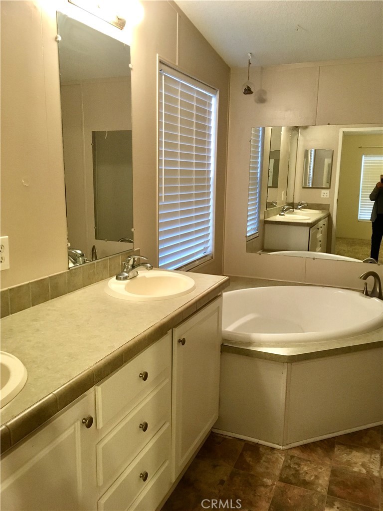 14121 Lakota Road Apple Valley, CA 92307 - Photo 36 of 40 Back house primary bathroom