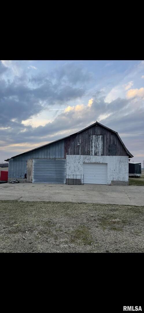 16379 Sand Road Fulton, IL 61252 - Photo 22 of 27 a view of a kitchen