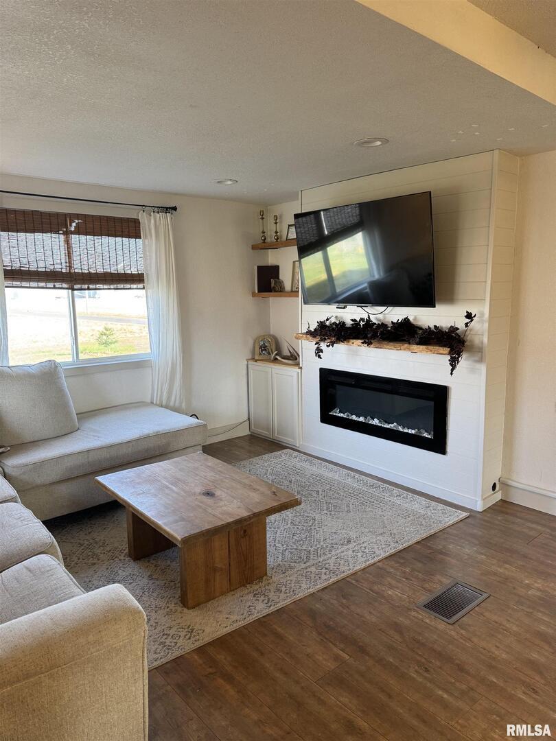 16379 Sand Road Fulton, IL 61252 - Photo 5 of 27 a living room with furniture and a flat screen tv