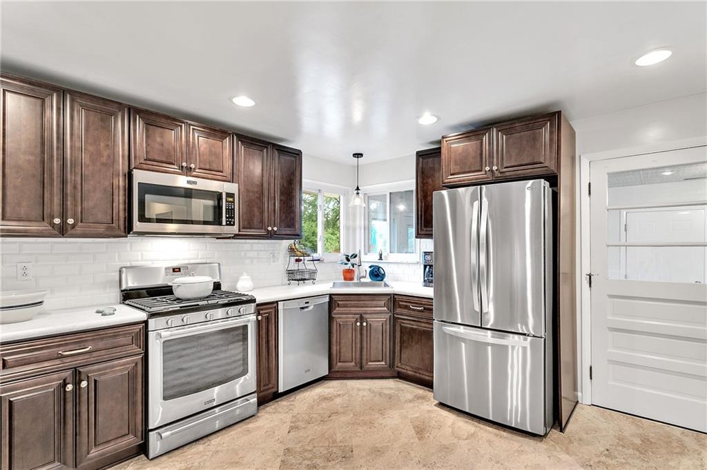 1040 Hulton Road Verona, PA 15147 - Photo 11 of 25 Gallery Image 11