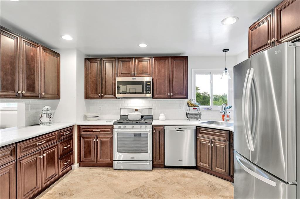 1040 Hulton Road Verona, PA 15147 - Photo 13 of 25 Gallery Image 13