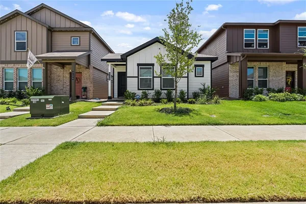 $2,250 | 3120 Strawberry Farm Lane, Fort Worth, TX 76140