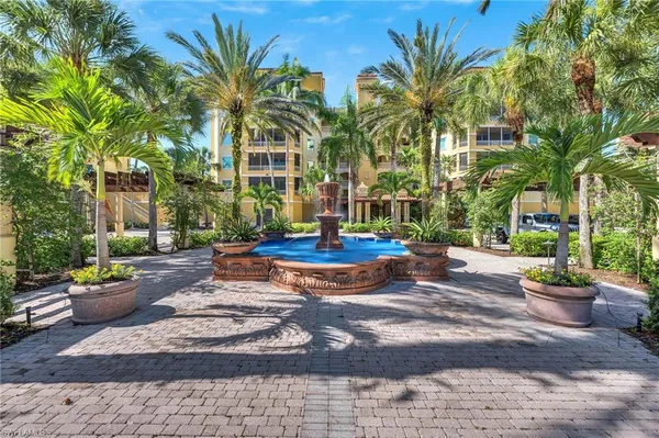 $650,000 | 2738 Tiburon Boulevard East, Unit 406, Naples, FL 34109