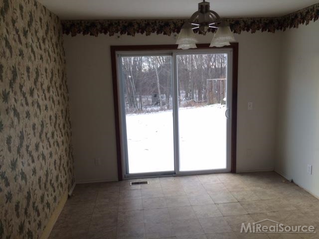 215 Gray Road Lapeer, MI 48446 - Photo 5 of 31