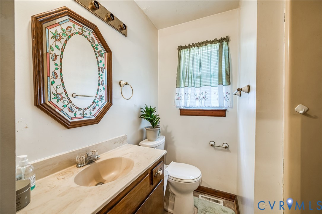 9508 Tranquility Lane Sutherland, VA 23885 - Photo 11 of 20 a bathroom with a sink and a mirror