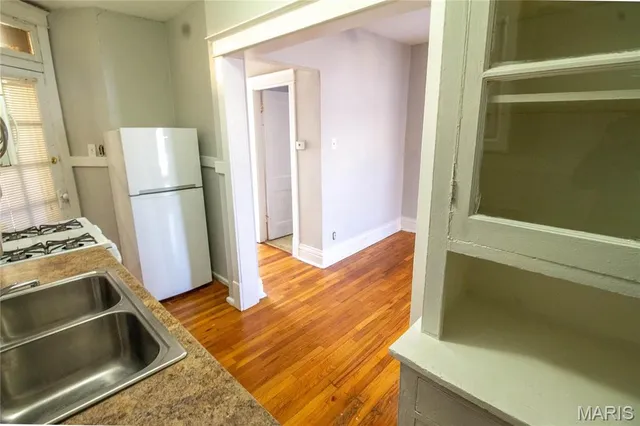 $850 | 2852 Shenandoah Avenue, Unit 2W, St. Louis, MO 63104