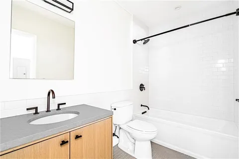 $955,000 | 1001 Julia Street, Unit 6D, New Orleans, LA 70113