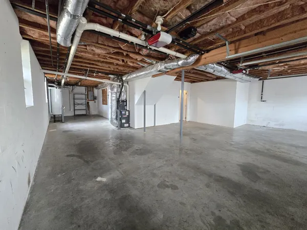 a view of room with an empty space