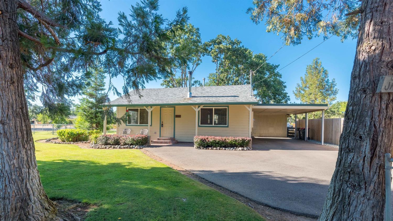 598 West Gregory Road Central Point, OR 97502 - Photo 1 of 30 Primary Photo
