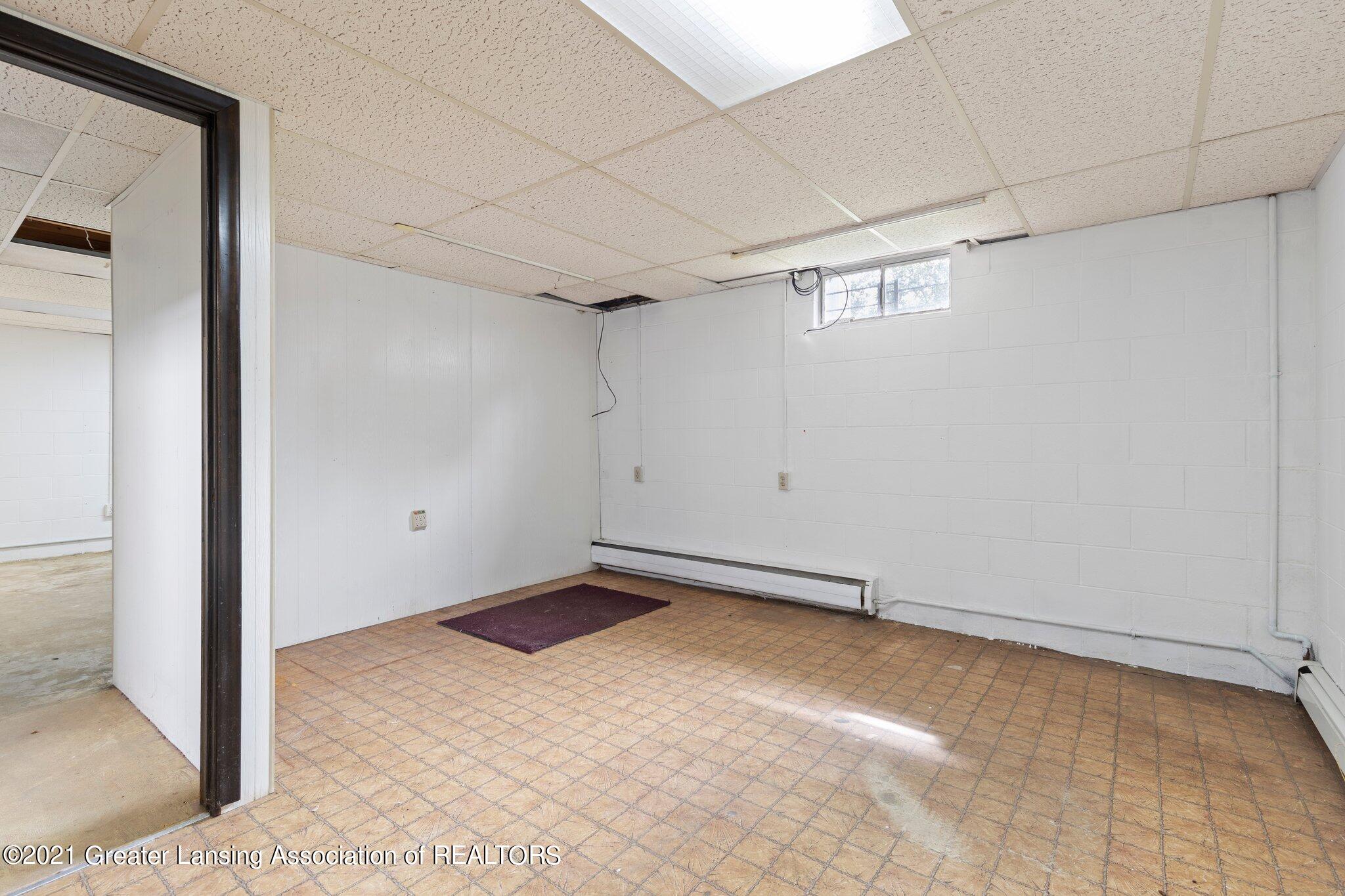 3121 Pleasant Grove Road Lansing, MI 48910 - Photo 23 of 29 29-web-or-mls-0Z4A3909