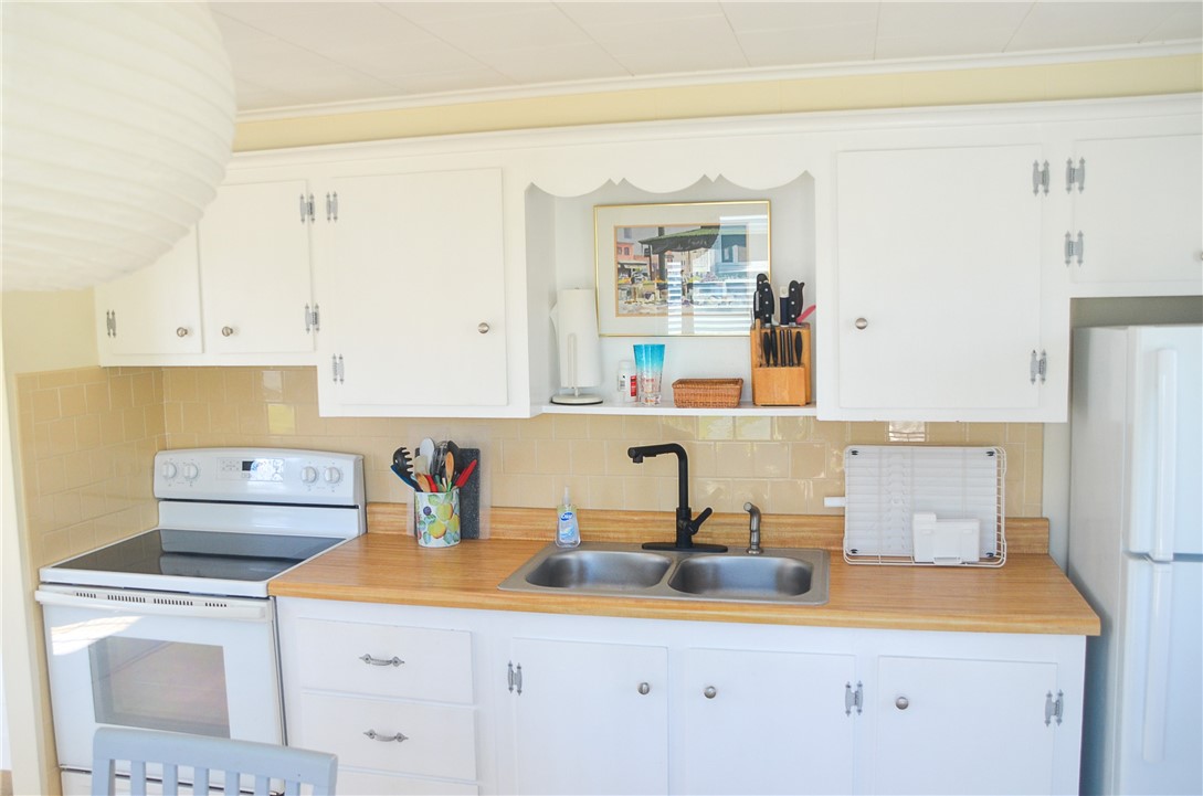 8 Pocono Road Narragansett, RI 02882 - Photo 11 of 19 Gallery Image 11