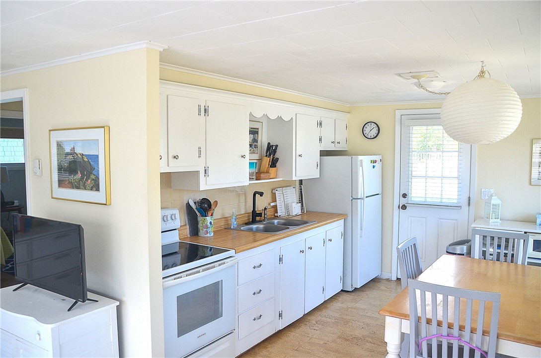 8 Pocono Road Narragansett, RI 02882 - Photo 12 of 19 Gallery Image 12