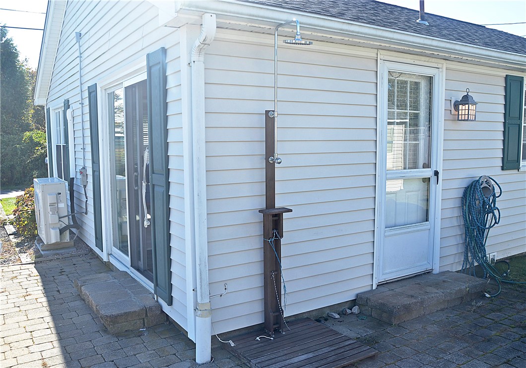 8 Pocono Road Narragansett, RI 02882 - Photo 6 of 19 Gallery Image 6