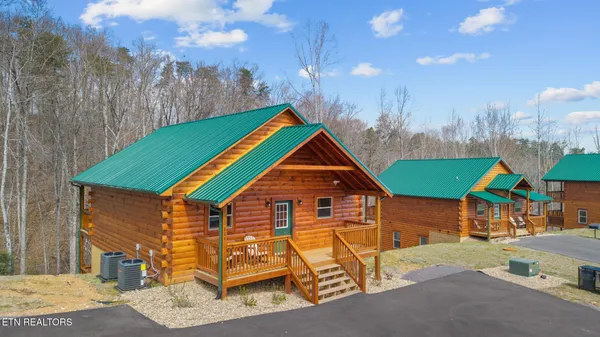 $685,000 | 804 String Run Way, Pigeon Forge, TN 37863