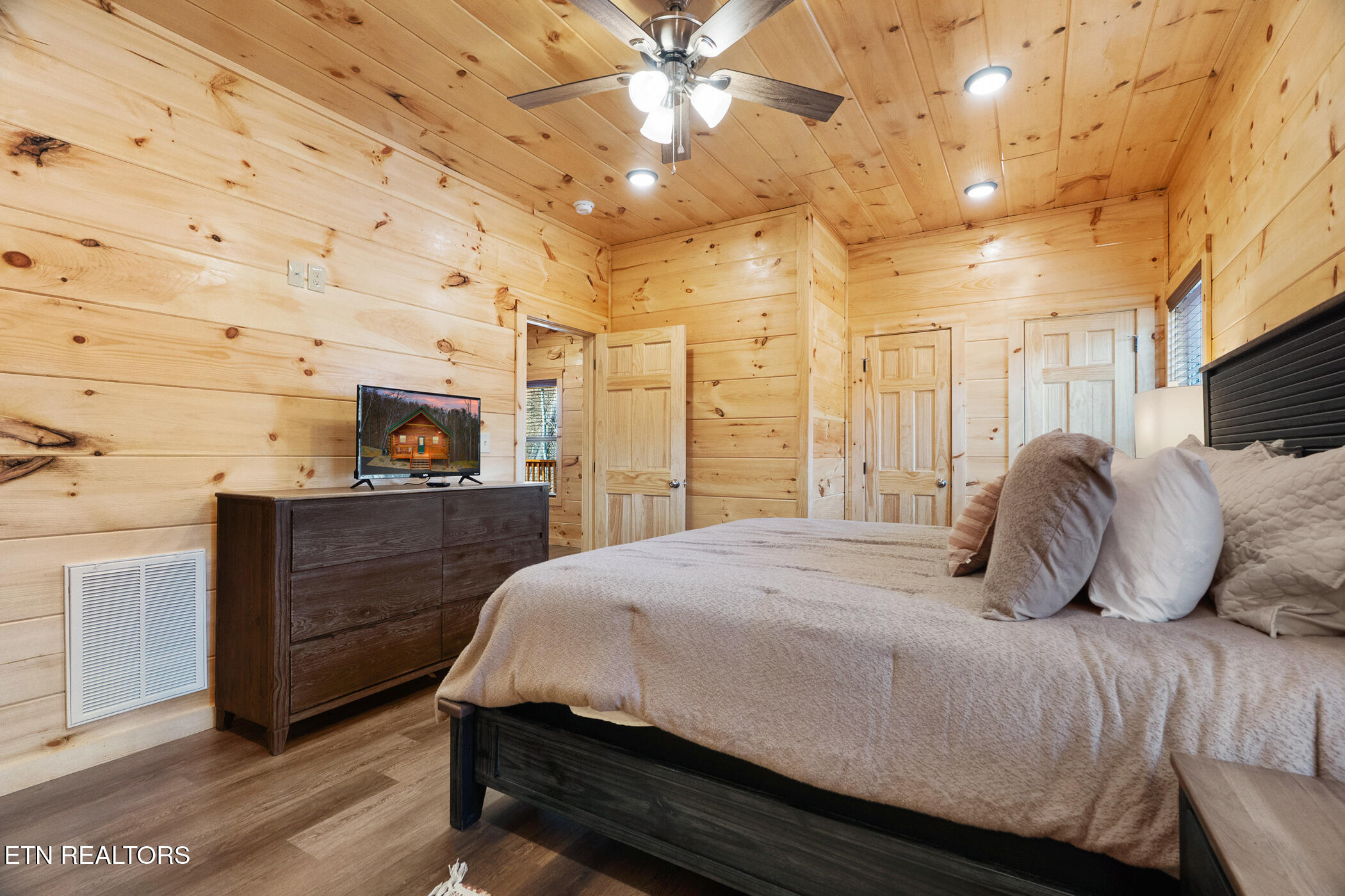 804 String Run Way Pigeon Forge, TN 37863 - Photo 28 of 33 dsc03177