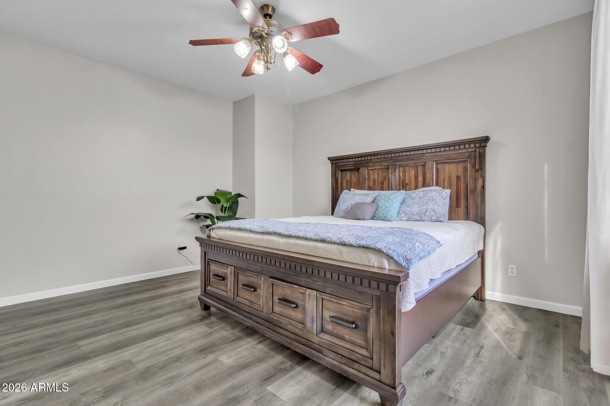 2047 South Jefferson Mesa, AZ 85209 - Photo 18 of 36 2407 S Jefferson (18)