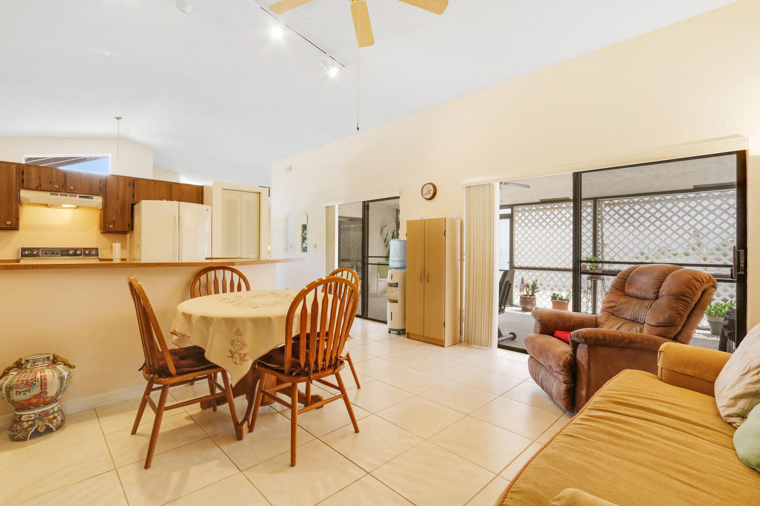 11710 Countryview Lane Boca Raton, FL 33428 - Photo 7 of 17 kitchen family rm