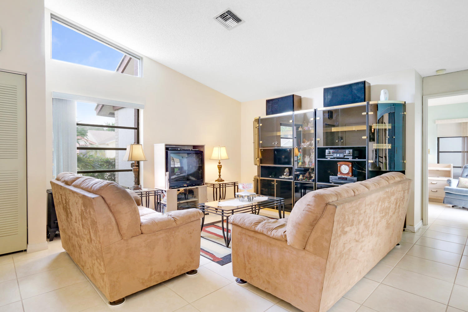 11710 Countryview Lane Boca Raton, FL 33428 - Photo 9 of 17 liv room
