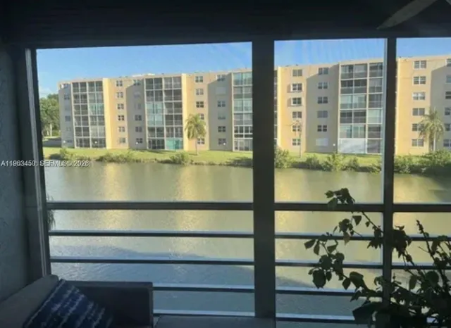 $1,000 | 301 Southeast 3rd Street, Unit 307, Dania Beach, FL 33004
