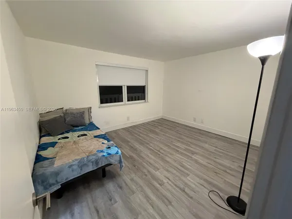$1,000 | 301 Southeast 3rd Street, Unit 307, Dania Beach, FL 33004