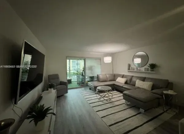 $1,000 | 301 Southeast 3rd Street, Unit 307, Dania Beach, FL 33004
