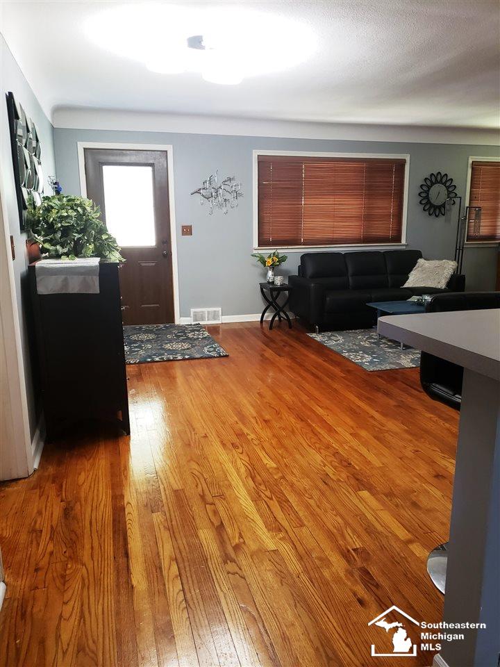525 Lasalle Road Monroe, MI 48162 - Photo 5 of 39 Hardwood Floors