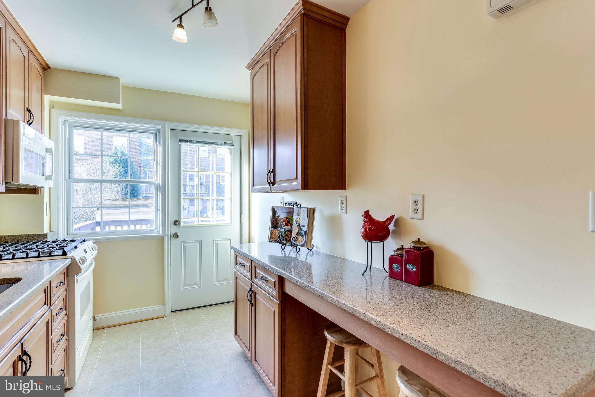 342 Lambeth Road Catonsville, MD 21228 - Photo 10 of 33