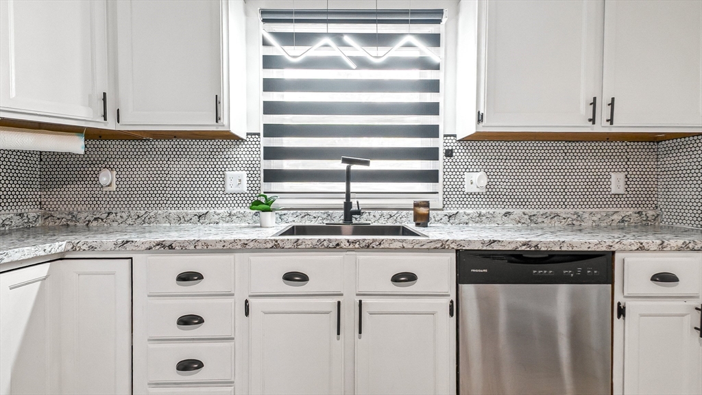 60 Chapin Street, Unit D Holyoke, MA 01040 - Photo 4 of 12