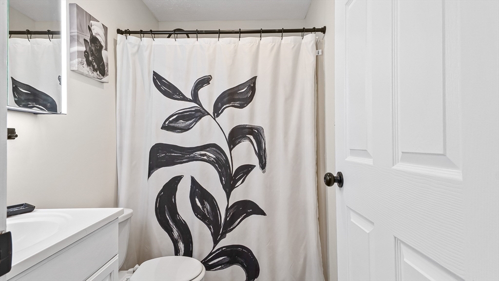 60 Chapin Street, Unit D Holyoke, MA 01040 - Photo 7 of 12