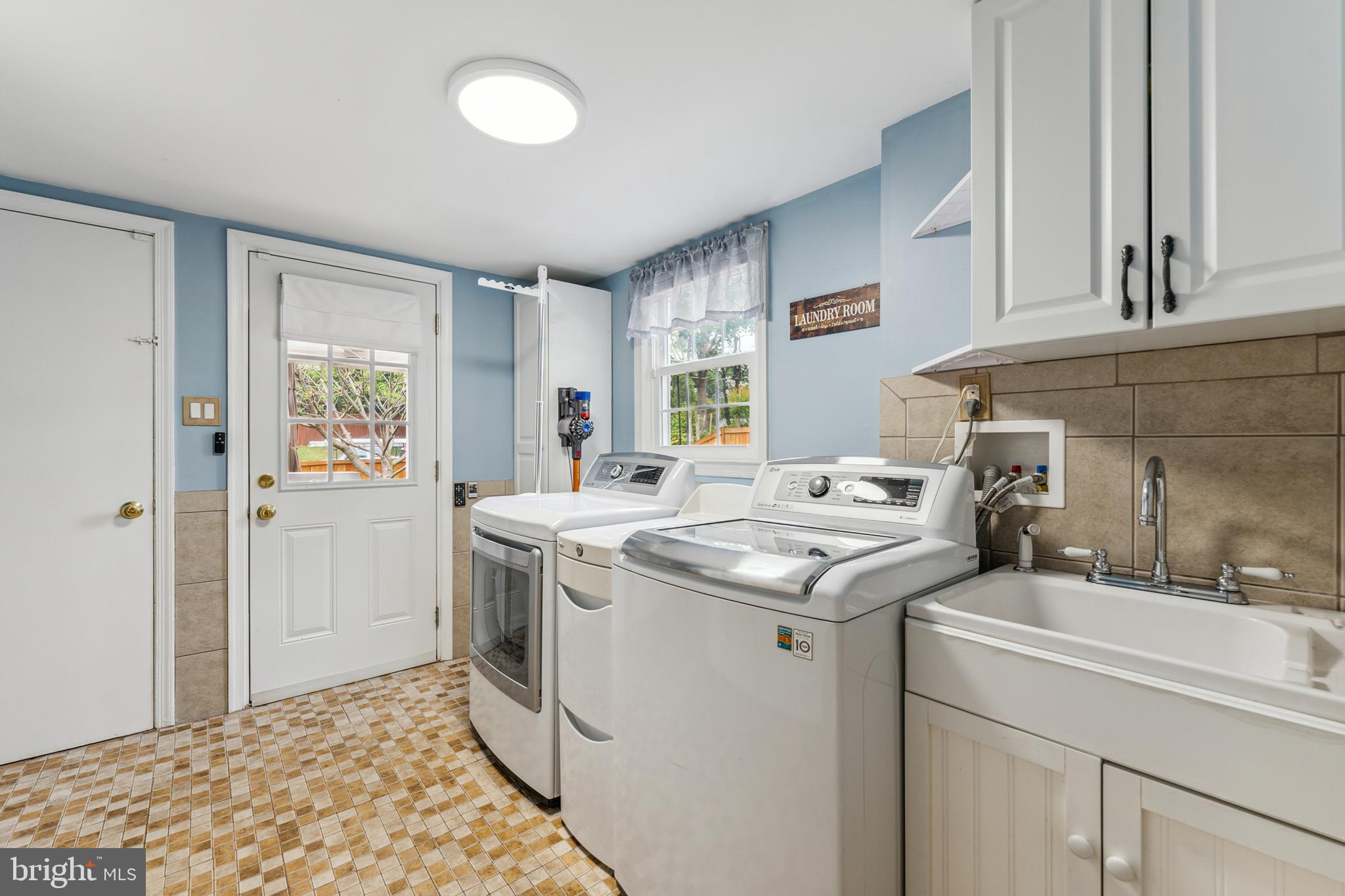 8006 Greeley Boulevard Springfield, VA 22152 - Photo 20 of 58 Laundry/Mud Room on ML