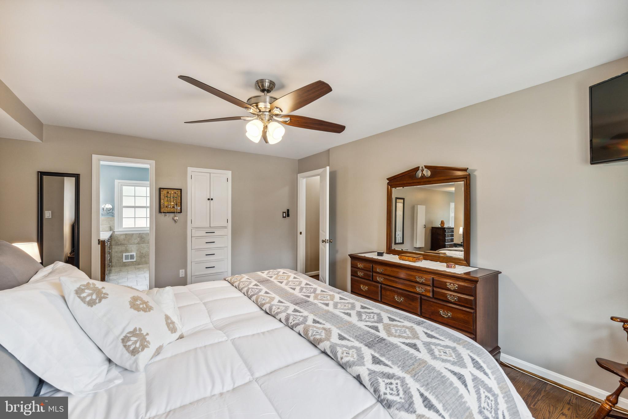 8006 Greeley Boulevard Springfield, VA 22152 - Photo 22 of 58 Primary Suite