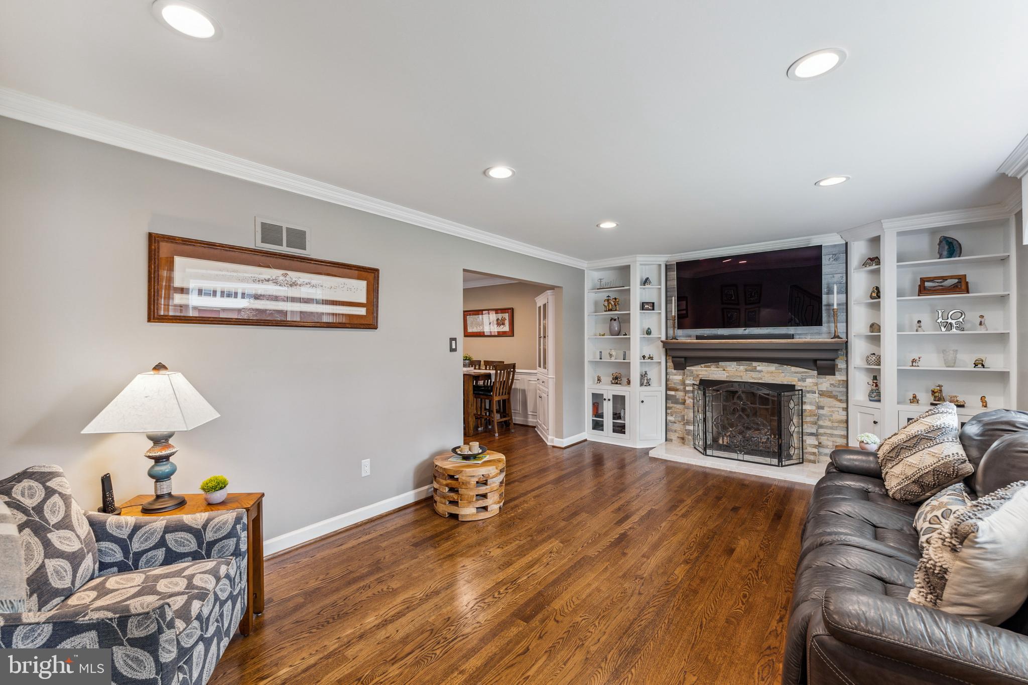 8006 Greeley Boulevard Springfield, VA 22152 - Photo 4 of 58 Living Room
