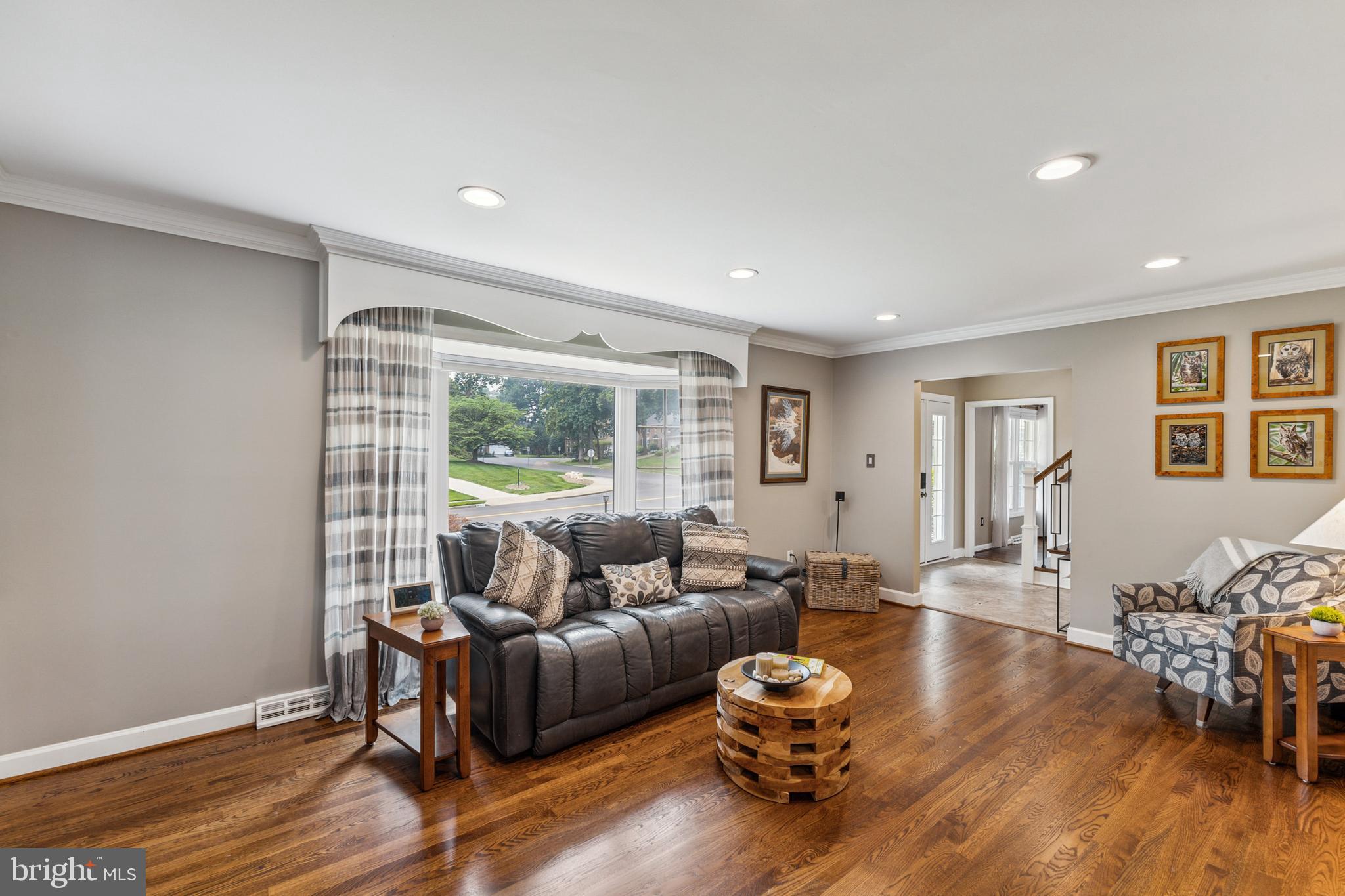 8006 Greeley Boulevard Springfield, VA 22152 - Photo 5 of 58 Living room