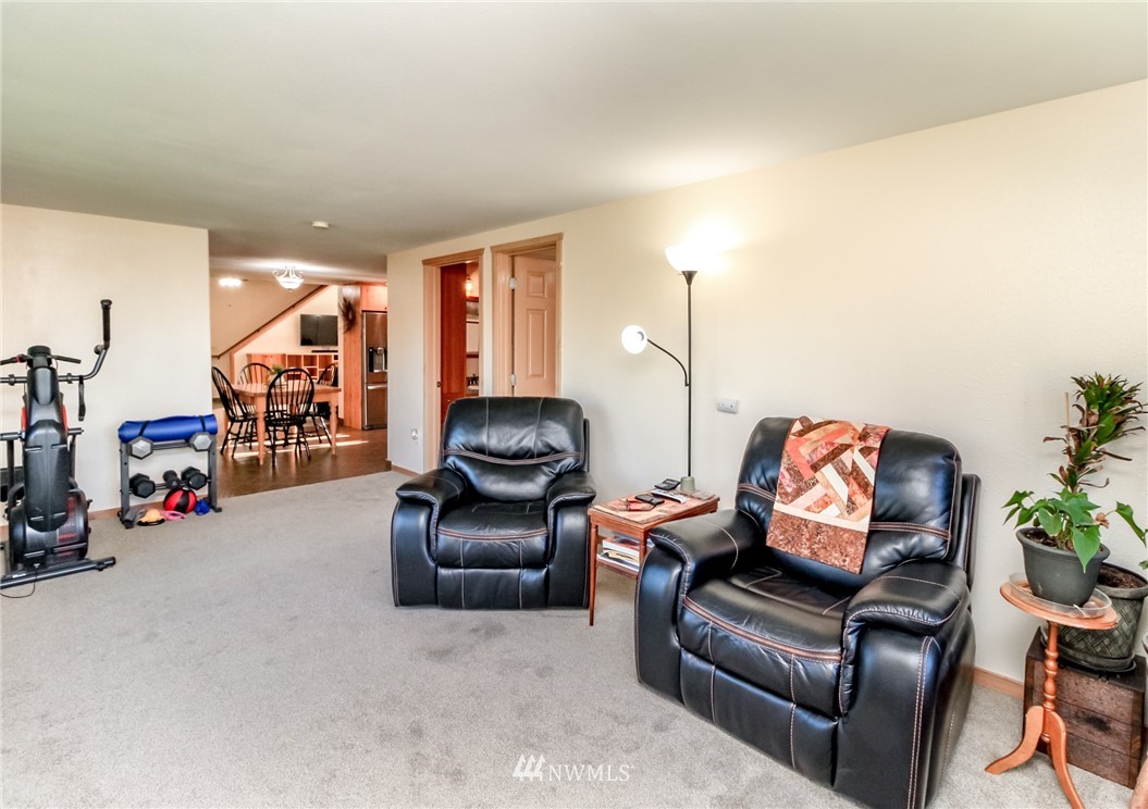 28116 Hinkleman Road East Buckley, WA 98321 - Photo 9 of 30