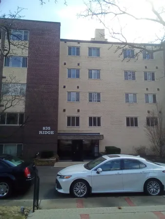$2,300 | 835 Ridge Avenue, Unit 206, Evanston, IL 60202