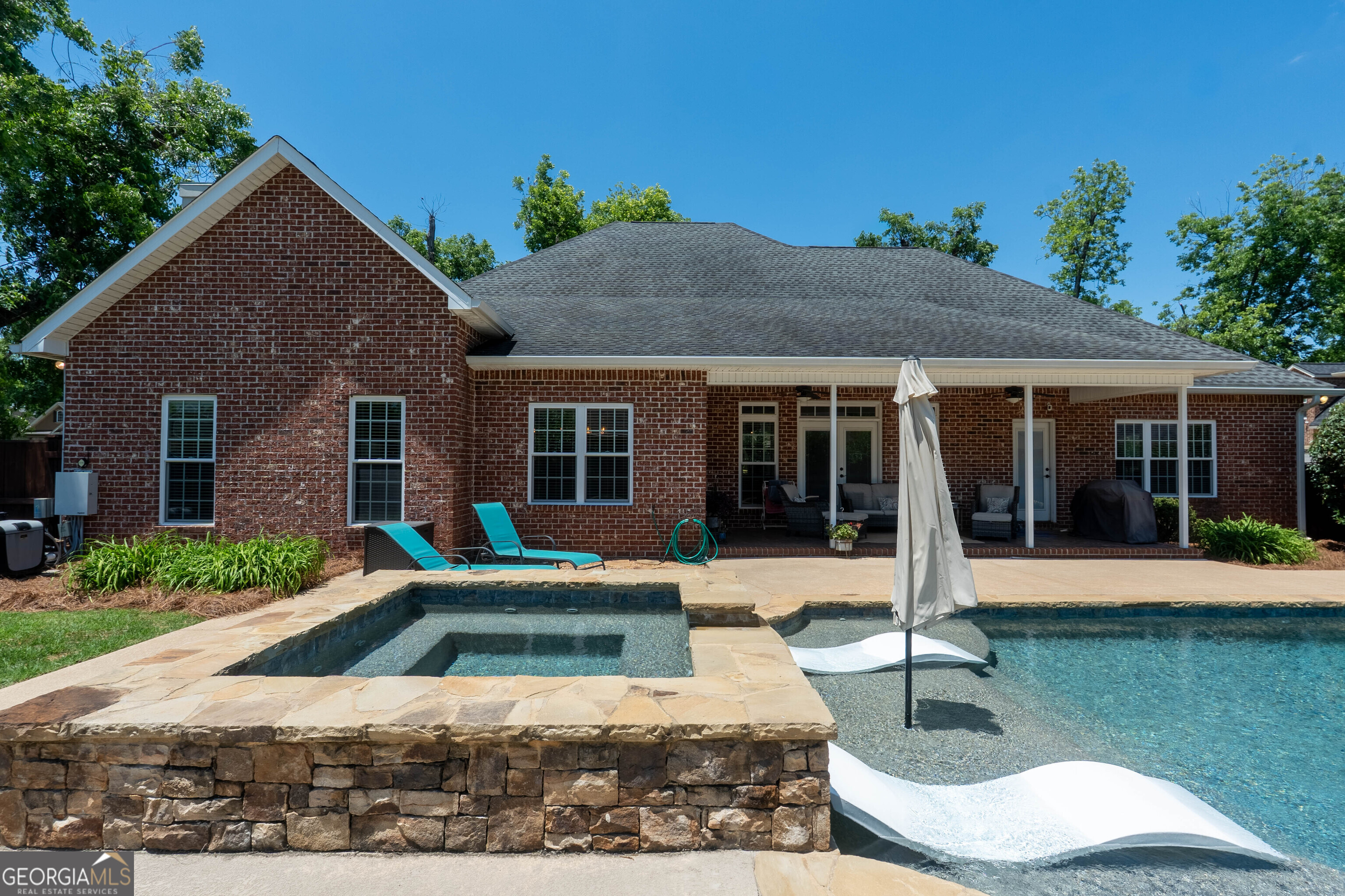 501 Old Bridge Road Warner Robins, GA 31088 - Photo 46 of 54 a front view of a house with garden