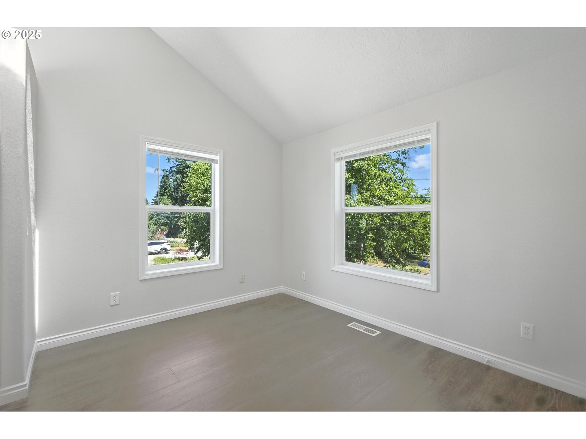 5609 Southeast 117th Avenue Portland, OR 97266 - Photo 14 of 29