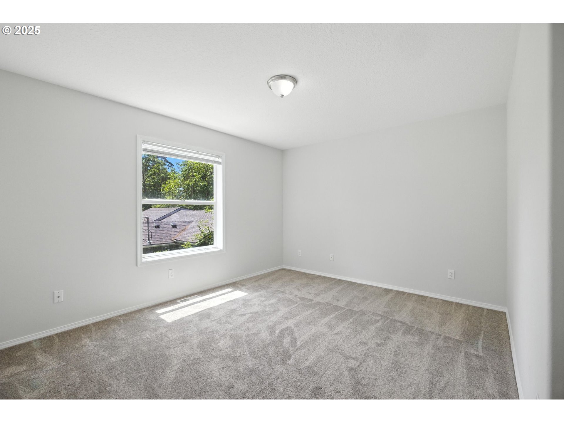 5609 Southeast 117th Avenue Portland, OR 97266 - Photo 16 of 29