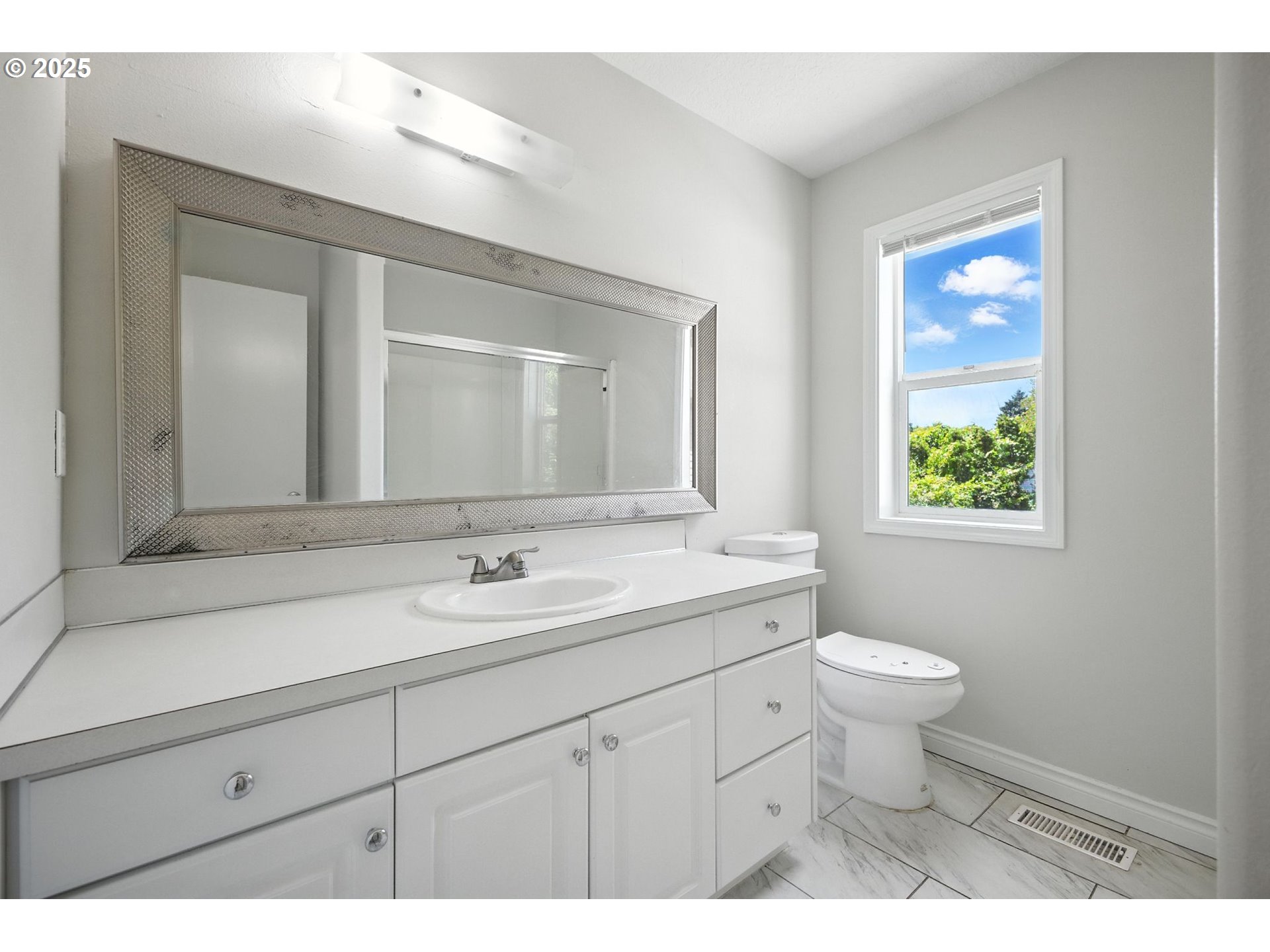 5609 Southeast 117th Avenue Portland, OR 97266 - Photo 19 of 29