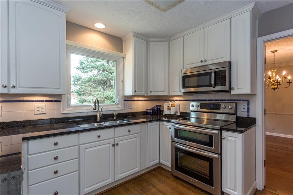 8739 Shagbark Road Indianapolis, IN 46260 - Photo 8 of 34 Gallery Image 8