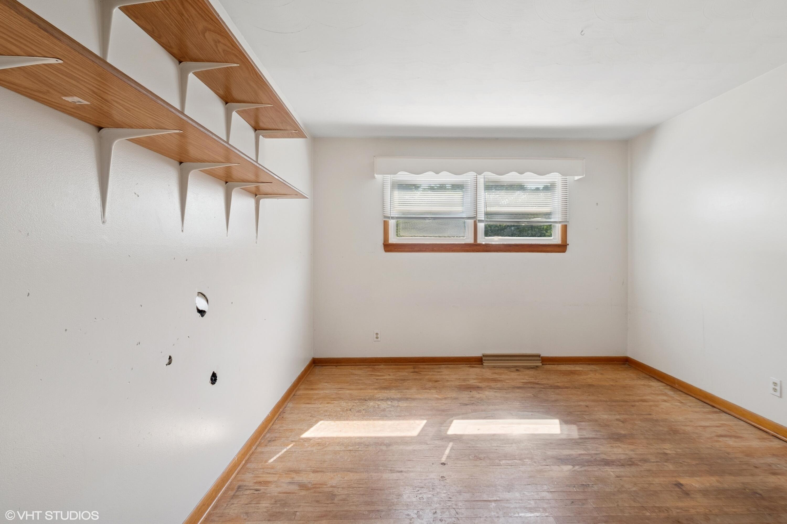 606 South 18th Street Chesterton, IN 46304 - Photo 11 of 24 a view of an empty room