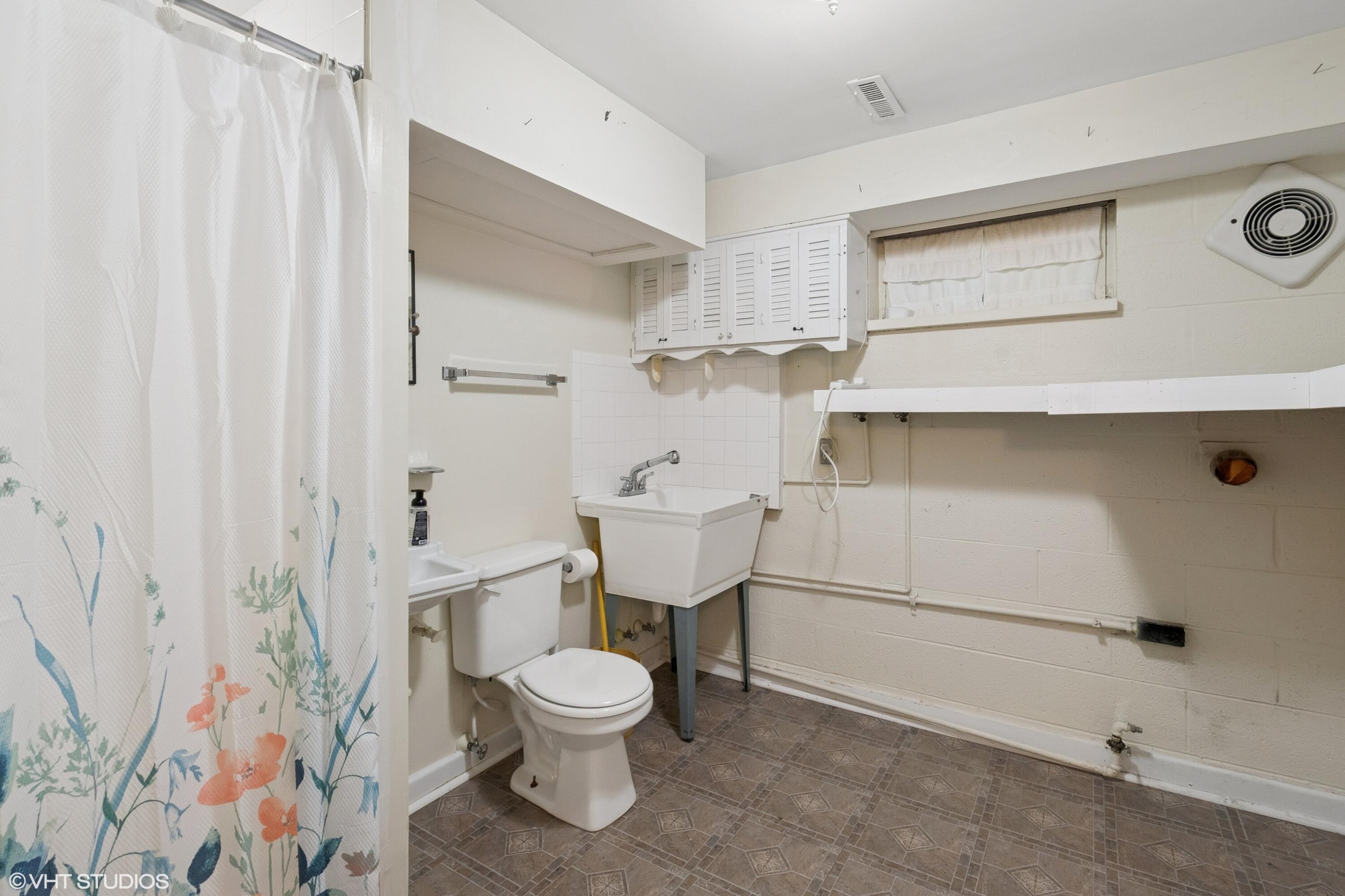 606 South 18th Street Chesterton, IN 46304 - Photo 14 of 24 a spacious bathroom with a toilet and a sink