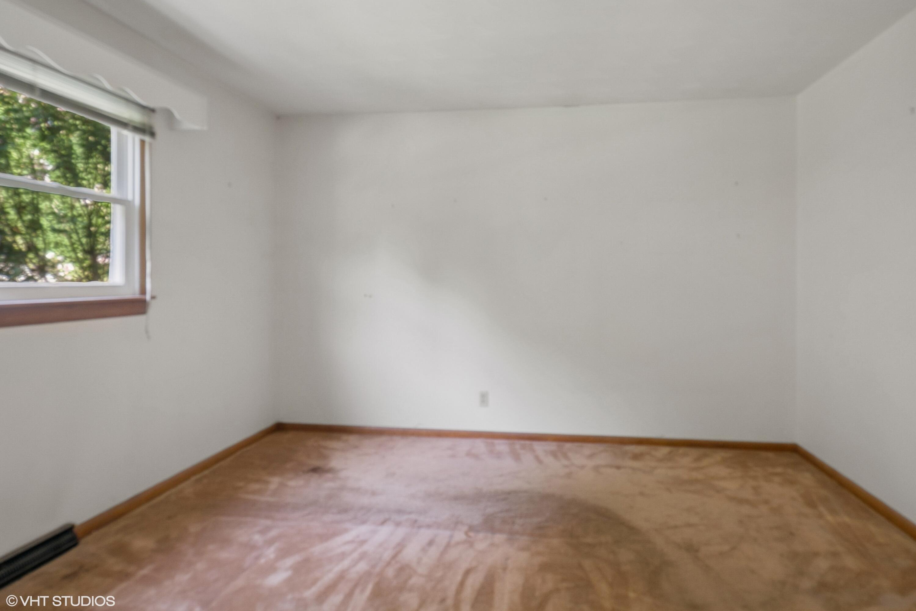 606 South 18th Street Chesterton, IN 46304 - Photo 8 of 24 an empty room with a window