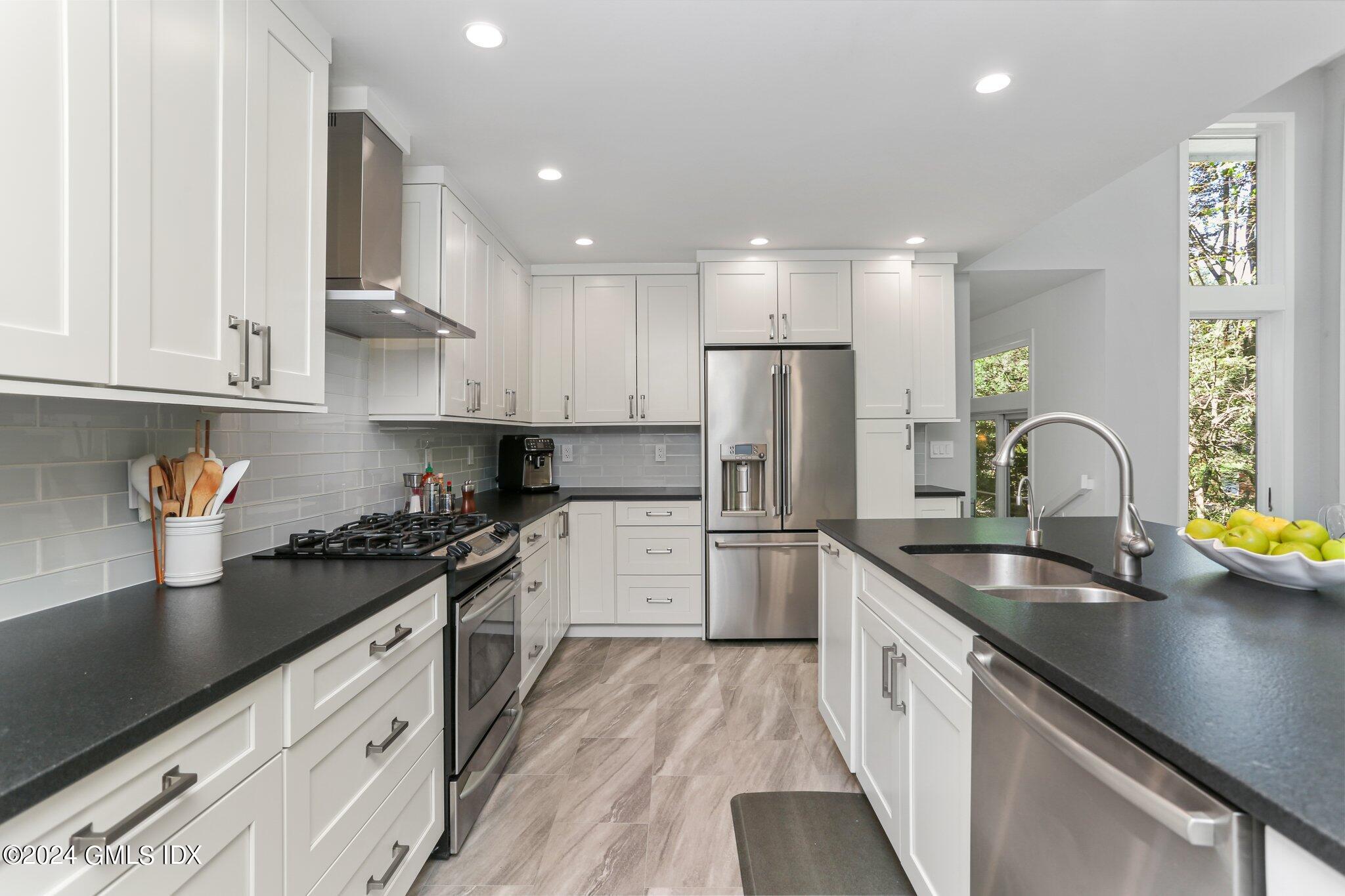 32 Deep Gorge Road Greenwich, CT 06831 - Photo 13 of 42 Kitchen1