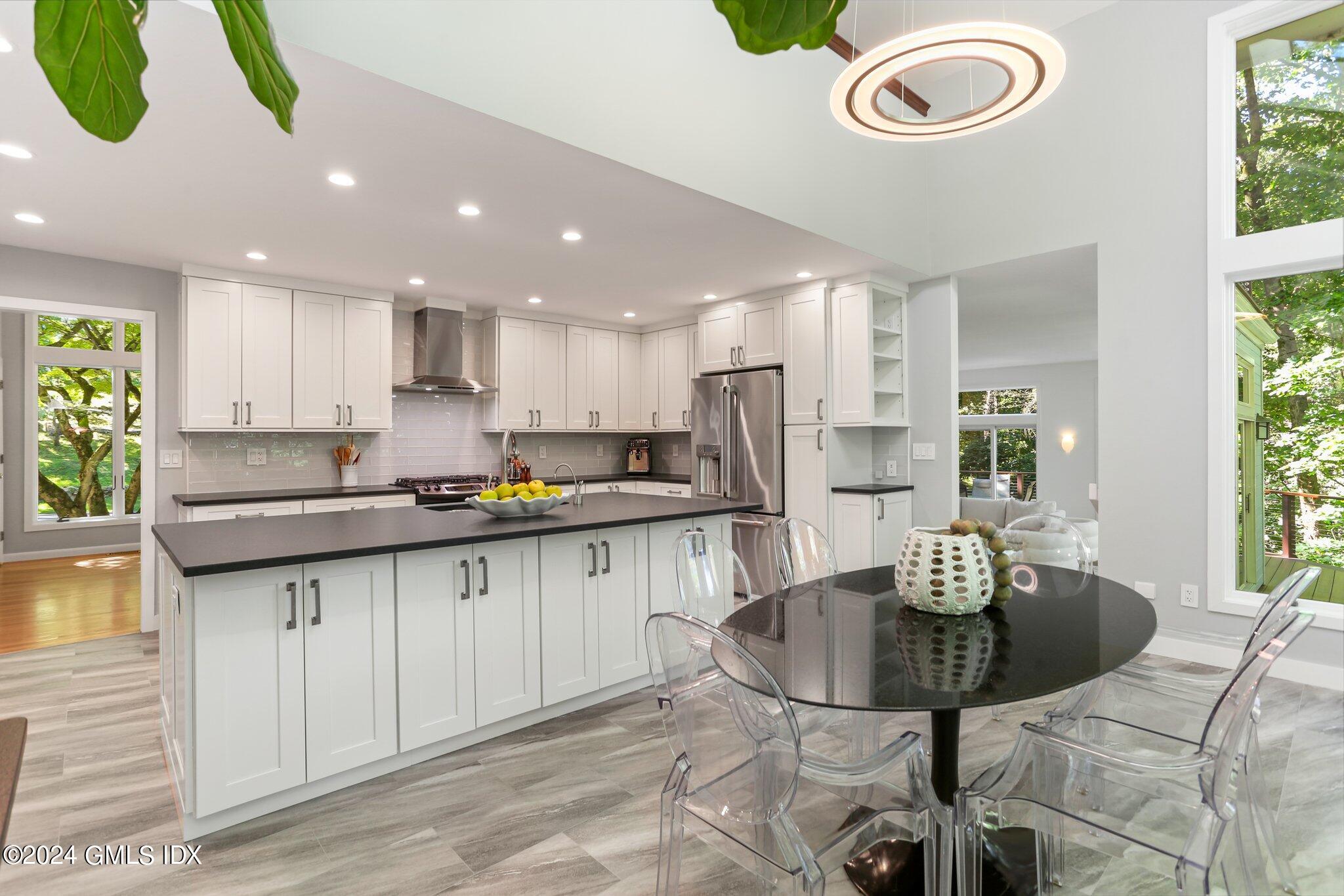 32 Deep Gorge Road Greenwich, CT 06831 - Photo 15 of 42 Eat-in breakfast area