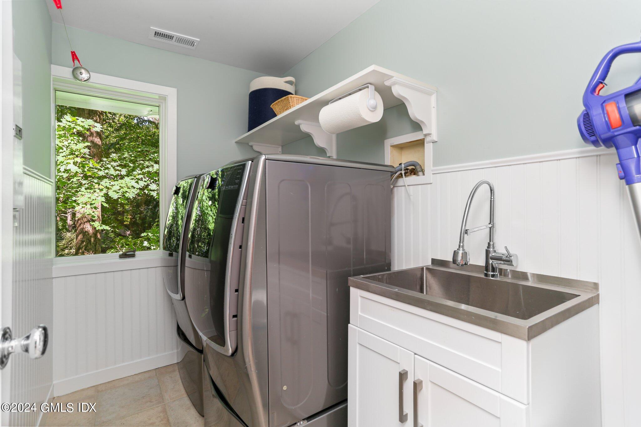 32 Deep Gorge Road Greenwich, CT 06831 - Photo 26 of 42 Laundry