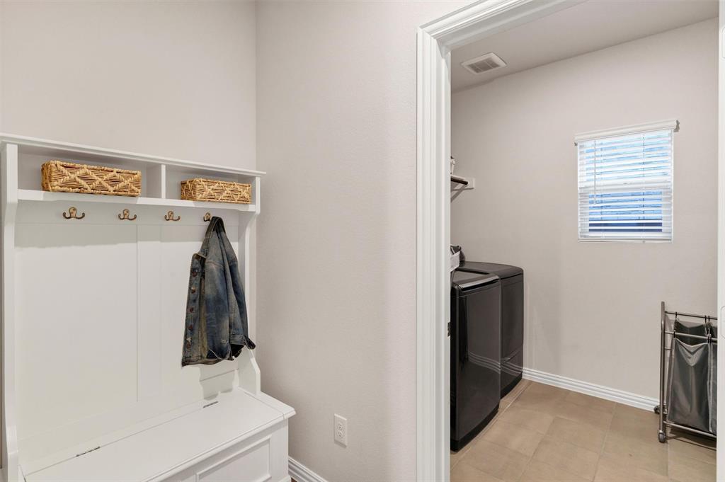 10616 Brookshire Road Fort Worth, TX 76126 - Photo 17 of 29 Mud room bench area right off of the garage and a separate laundry room