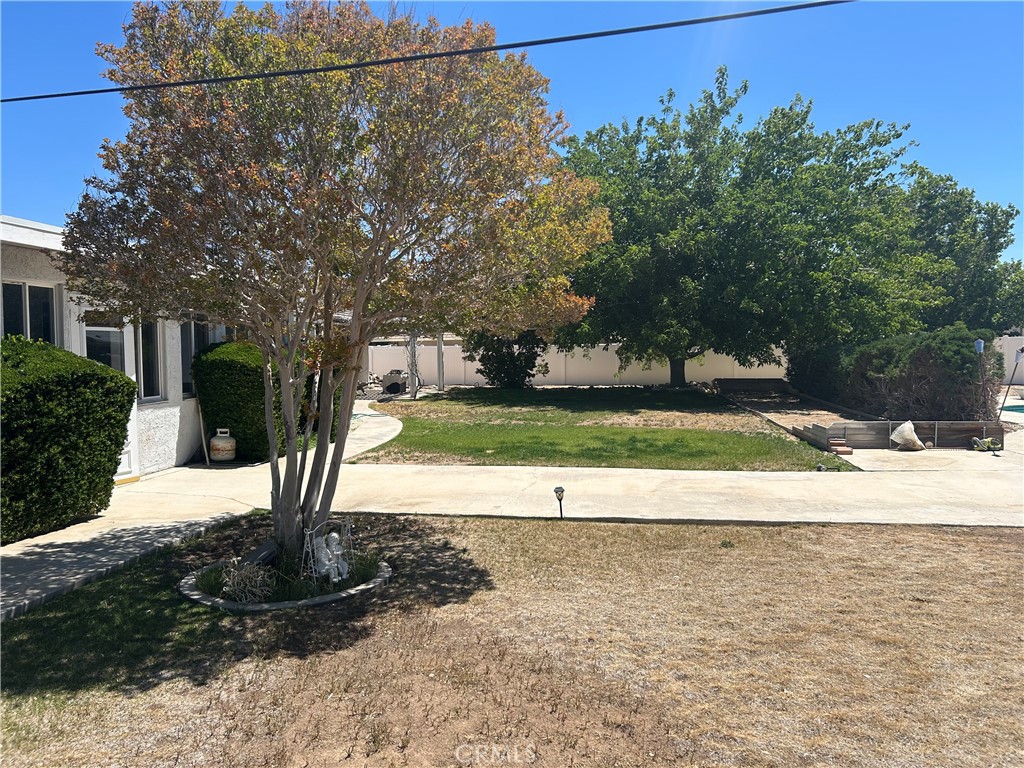 20187 Itasca Road Apple Valley, CA 92308 - Photo 30 of 35 a view of a house with a yard
