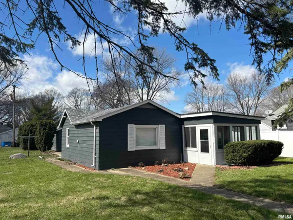 $124,900 | 405 South Gillett Street, Elkhart, IL 62634