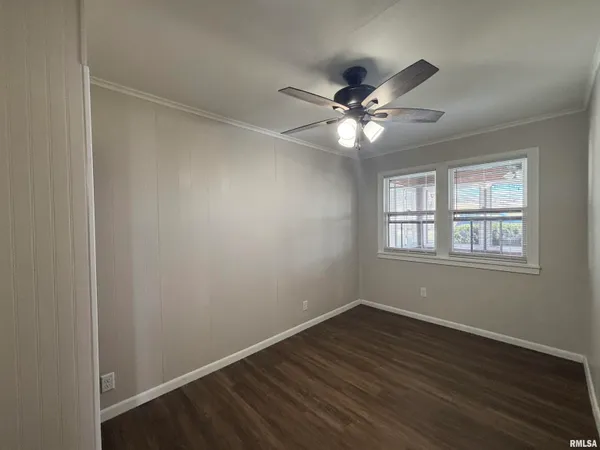 $124,900 | 405 South Gillett Street, Elkhart, IL 62634